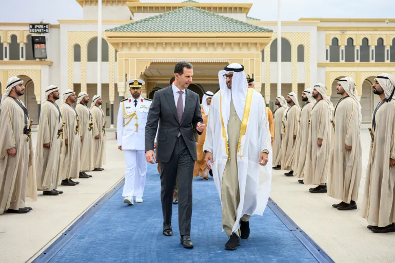 Presiden UEA Menekankan kepada Assad Perlunya Suriah Kembali ke "Lingkungan Arab"